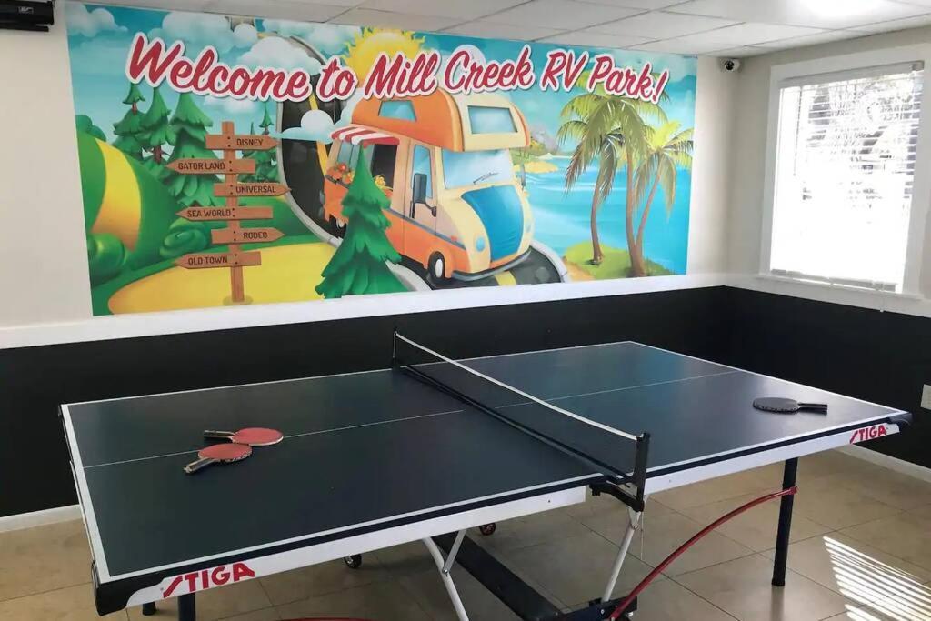 Cozy Tiny Home Near Disney World & Orlando Parks! 키시미 외부 사진
