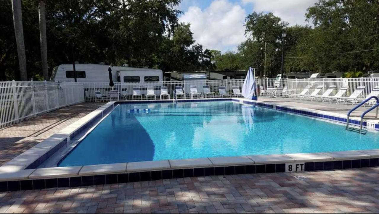 Cozy Tiny Home Near Disney World & Orlando Parks! 키시미 외부 사진