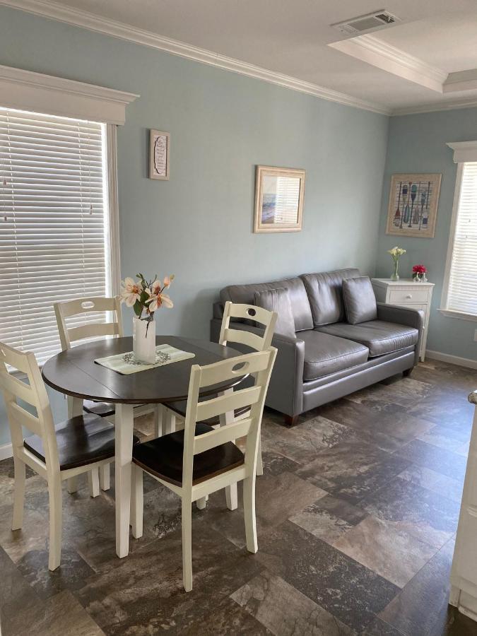 Cozy Tiny Home Near Disney World & Orlando Parks! 키시미 외부 사진