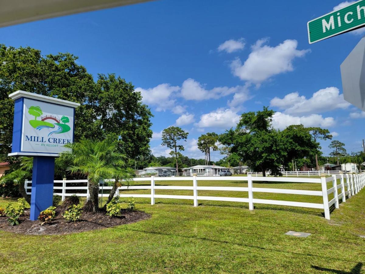 Cozy Tiny Home Near Disney World & Orlando Parks! 키시미 외부 사진