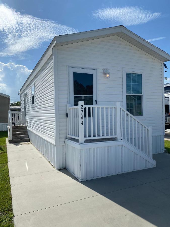 Cozy Tiny Home Near Disney World & Orlando Parks! 키시미 외부 사진